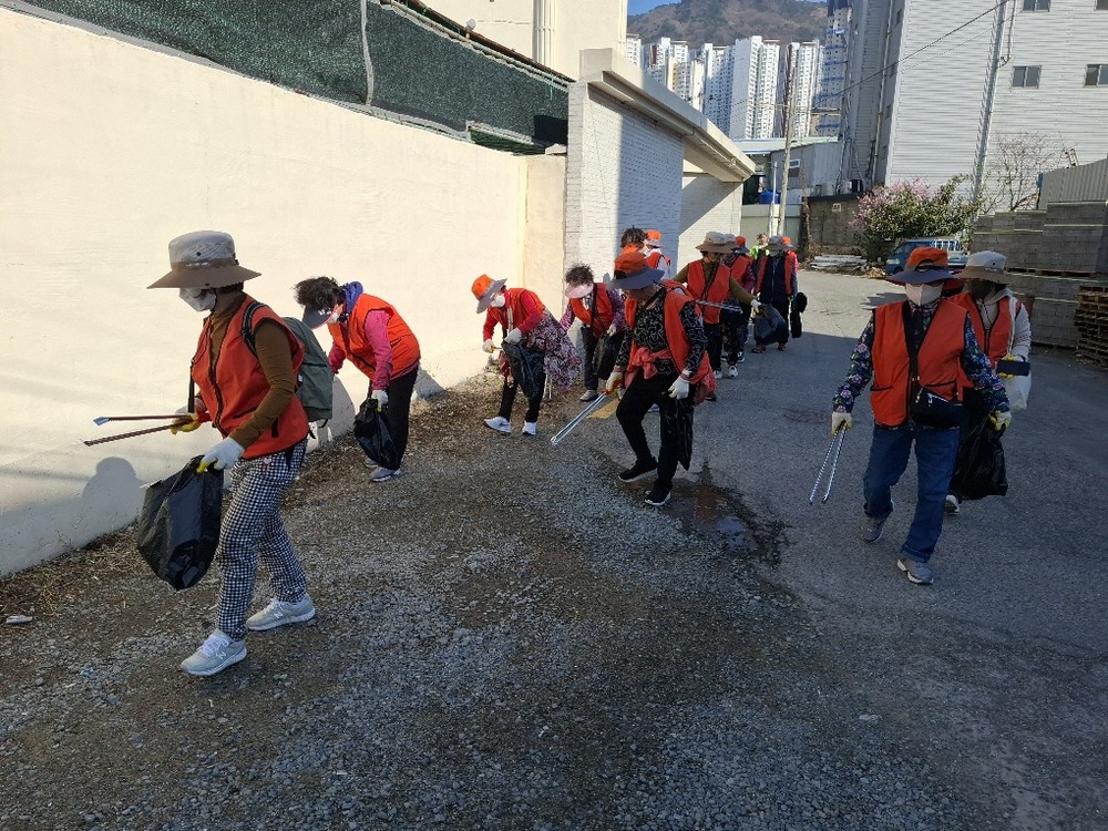 부산 사상구 엄궁동, 「온(溫)동네 쓰담쓰담」 환경정비 및 에코플로킹 실시