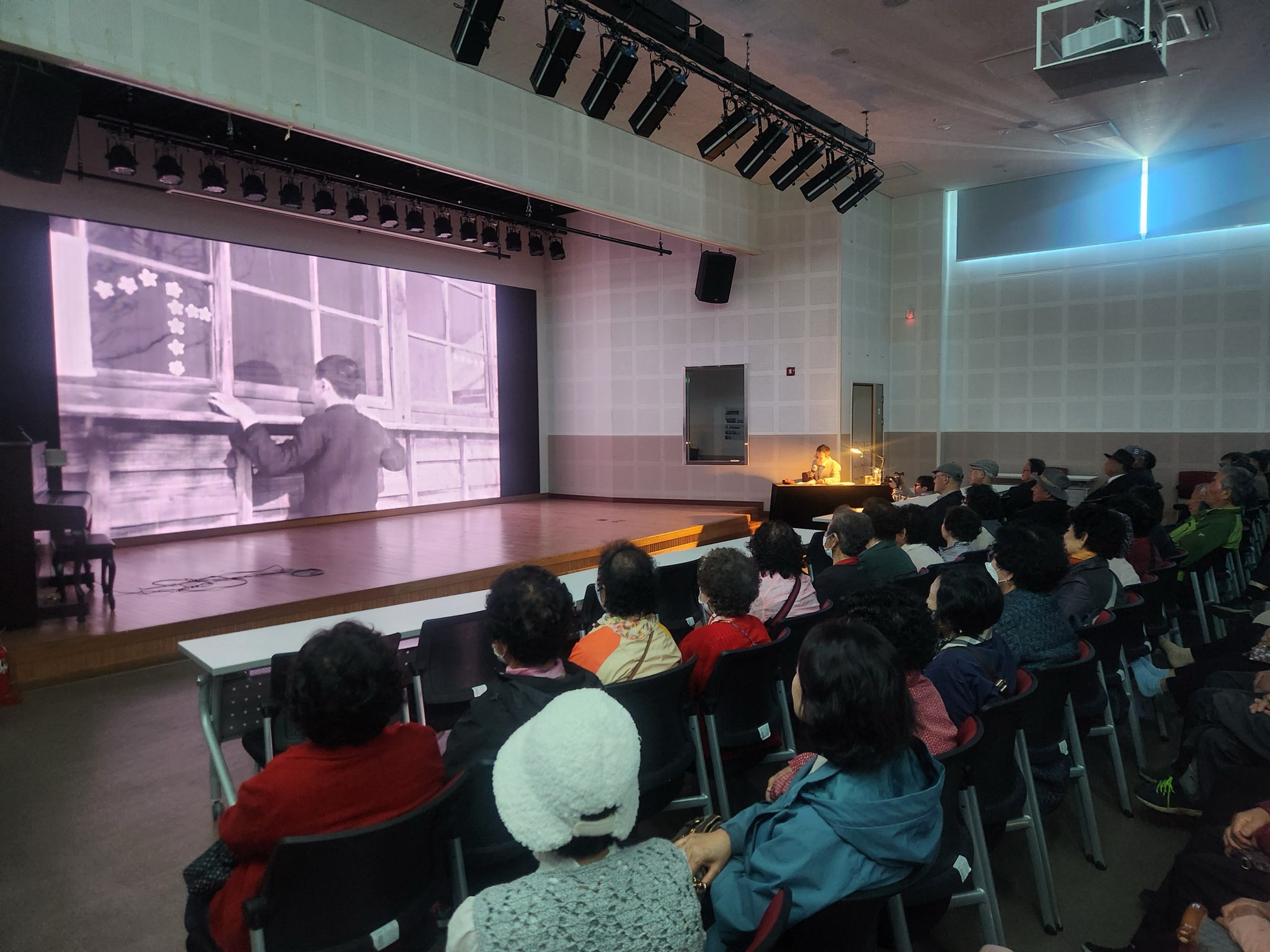 하동군, 어르신들 위한 “무성영화 변사 공연” 특별 개최