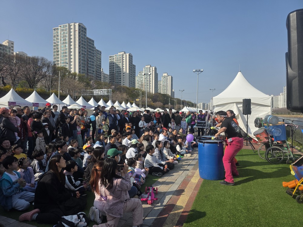 동대문구 봄꽃축제, 탄소중립 체험부스 운영으로 주민 호응 얻어