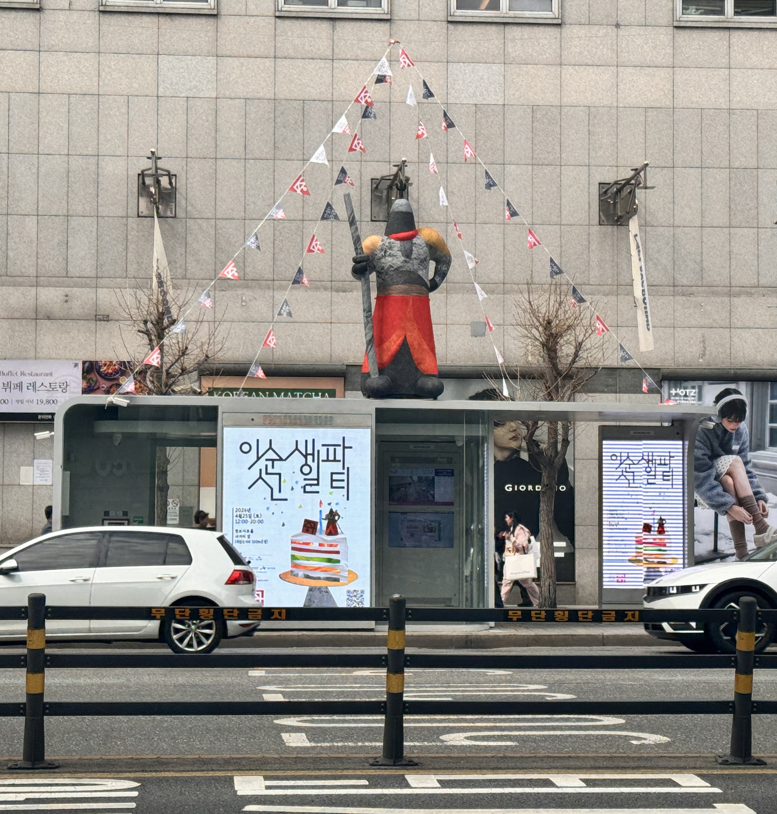 3m 이순신 벌룬이 떴다! 중구 스마트쉼터, 이순신 축제 ‘초대장’ 되다