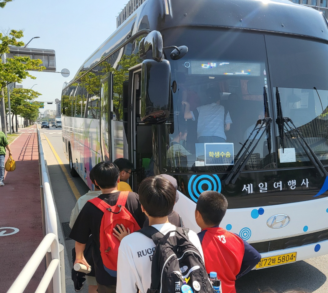 도봉구, 초‧중학교 창의체험 활동 위해 45인승 버스 지원