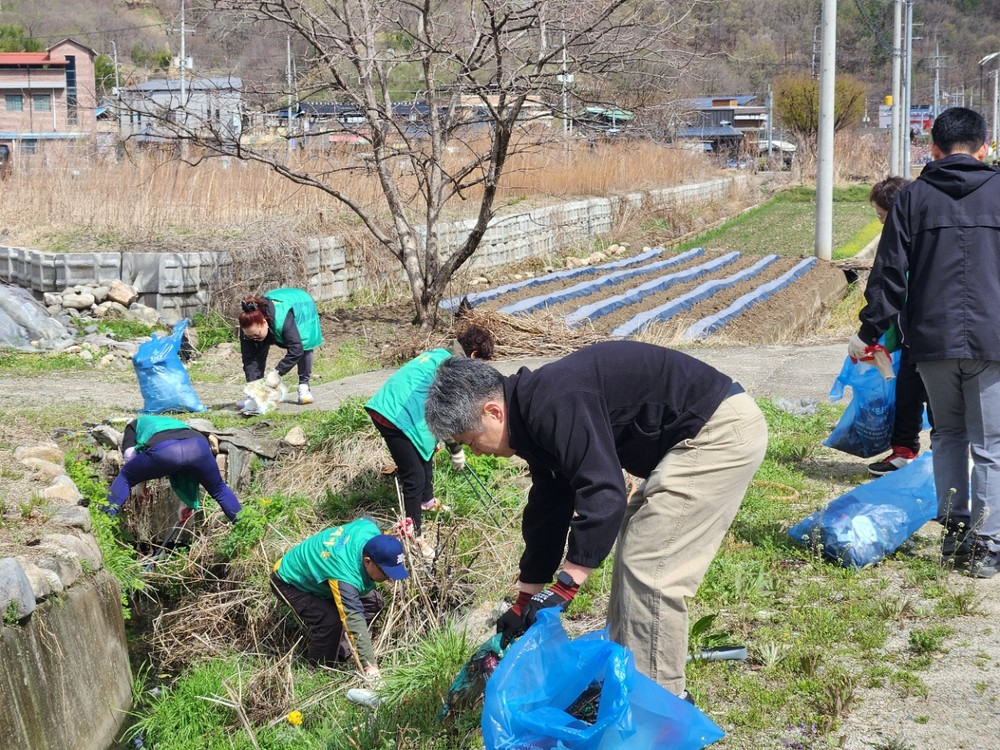 지례의 봄, 친절은 심고 쓰레기는 줍고