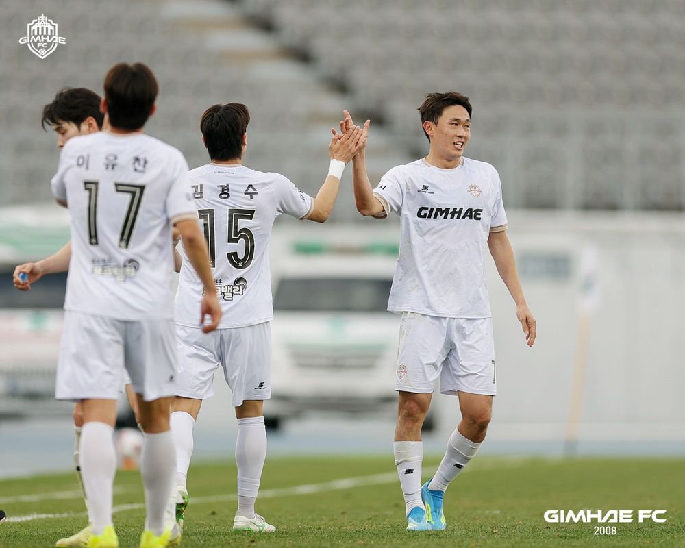 김해FC, 충남아산FC와 1:1 무승부 기록… 6경기 만에 귀중한 첫 승점 확보