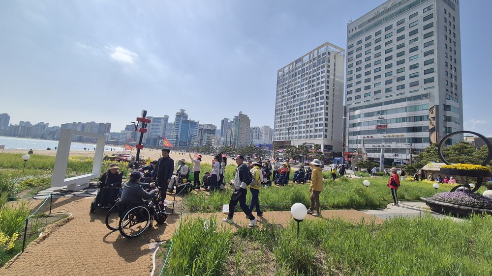장애인과 함께하는 우리동네 한바퀴 걷기 성황리 개최
