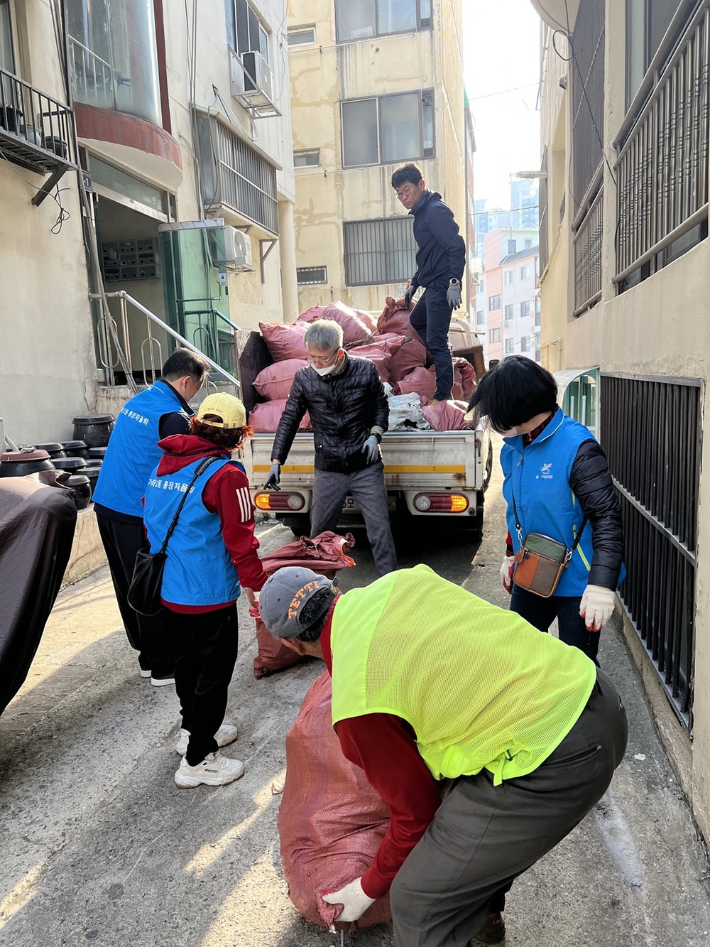 가좌2동 통장자율회, 가좌고와 함께 하는 4월 클린업데이 및 환경사랑실천 캠페인 실시