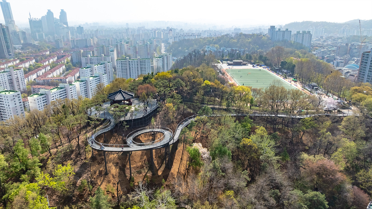 양천구, 용왕산에 ‘스카이워크’ 개방…도심·한강 조망 명소 탄생