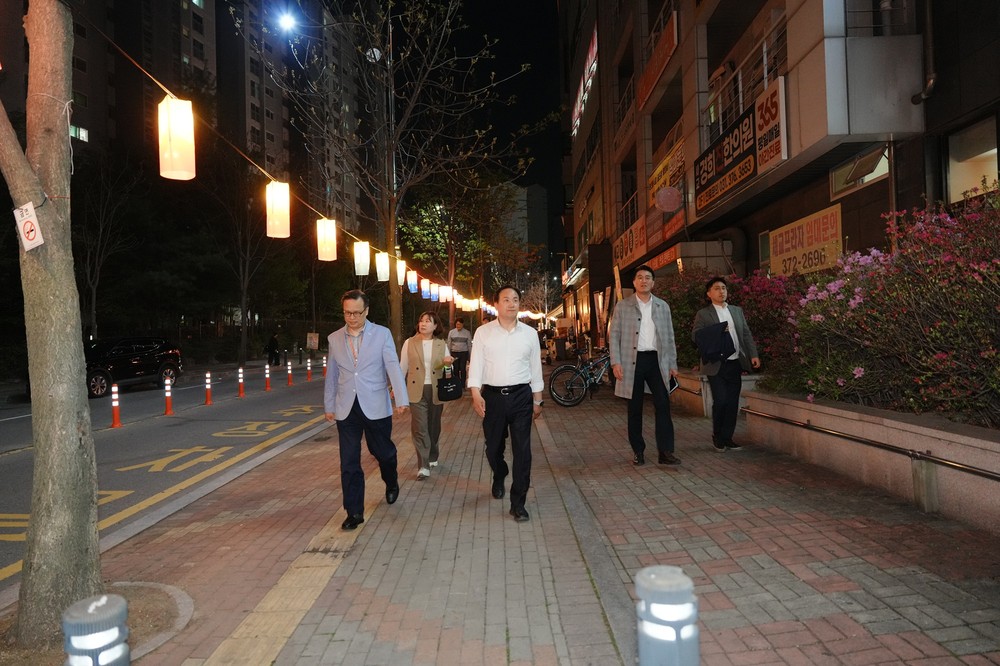 오산시, 골목상권 3곳 ‘청사초롱’ 설치 완료…야간경관 개선으로 상권 활성화 기대