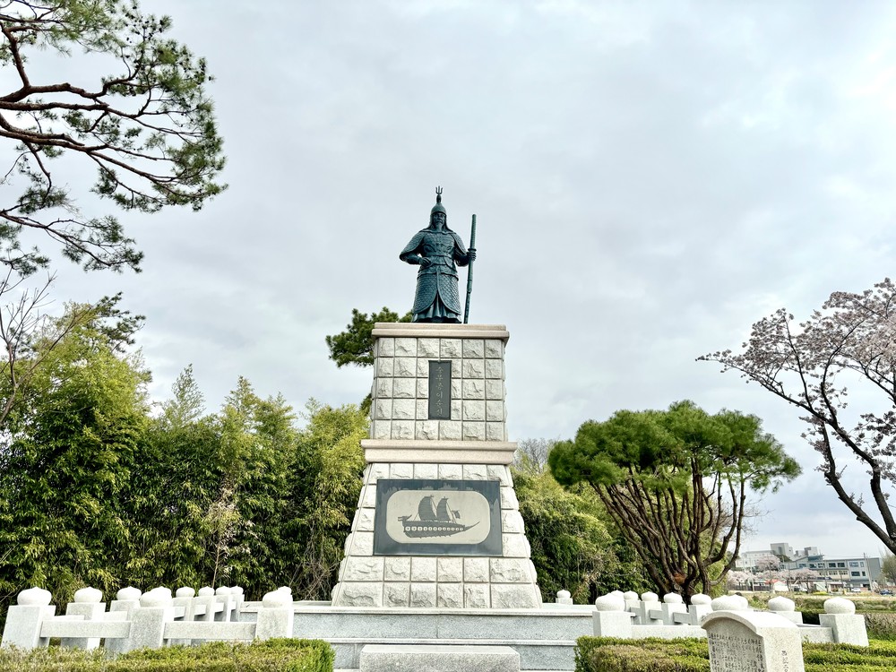 사천시, 성웅 이순신 동상 새 단장… 역사·문화 상징성 강화
