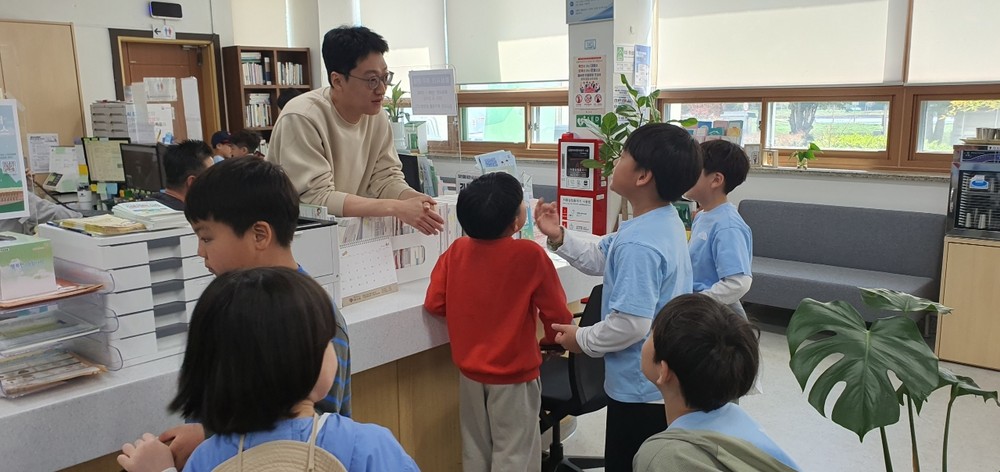 대흥초 3학년, '힐링해! 고성탐험대' 프로젝트 수업으로 대가면사무소 방문