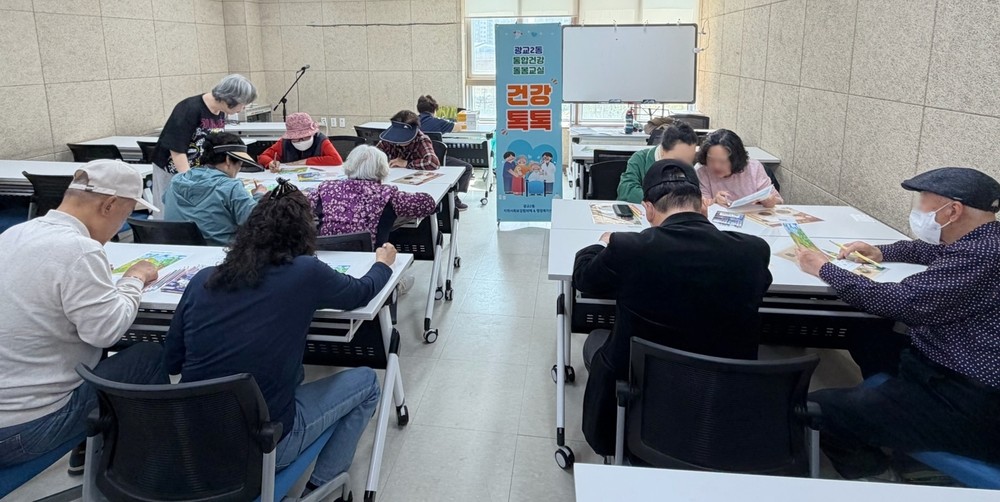 수원시 영통구 광교2동 「건강톡톡!」, 당뇨병 교육·컬러매칭 게임으로 고독사 예방 앞장