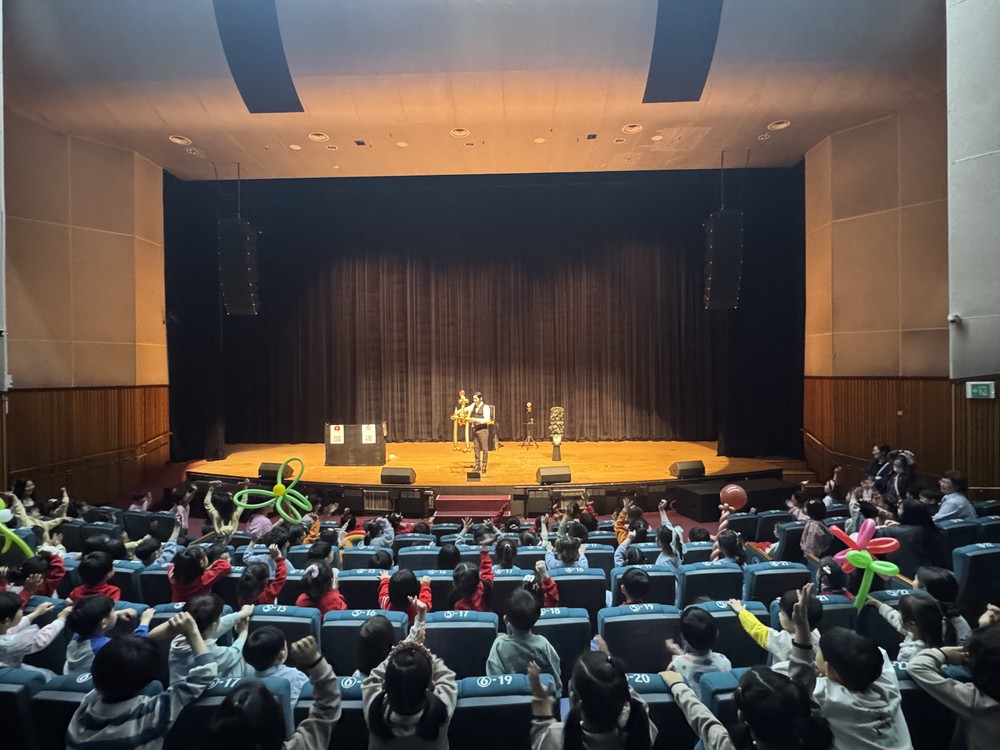 부안군, 유아 마술 공연 ‘마술 愛 풍선이 빠지다’ 개최