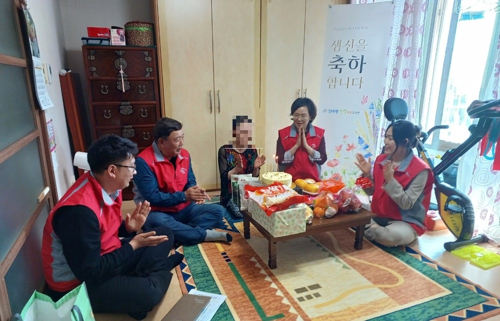 아산시 인주면 행복키움, 독거어르신 찾아가는 생신상 차려드리기 행사 진행