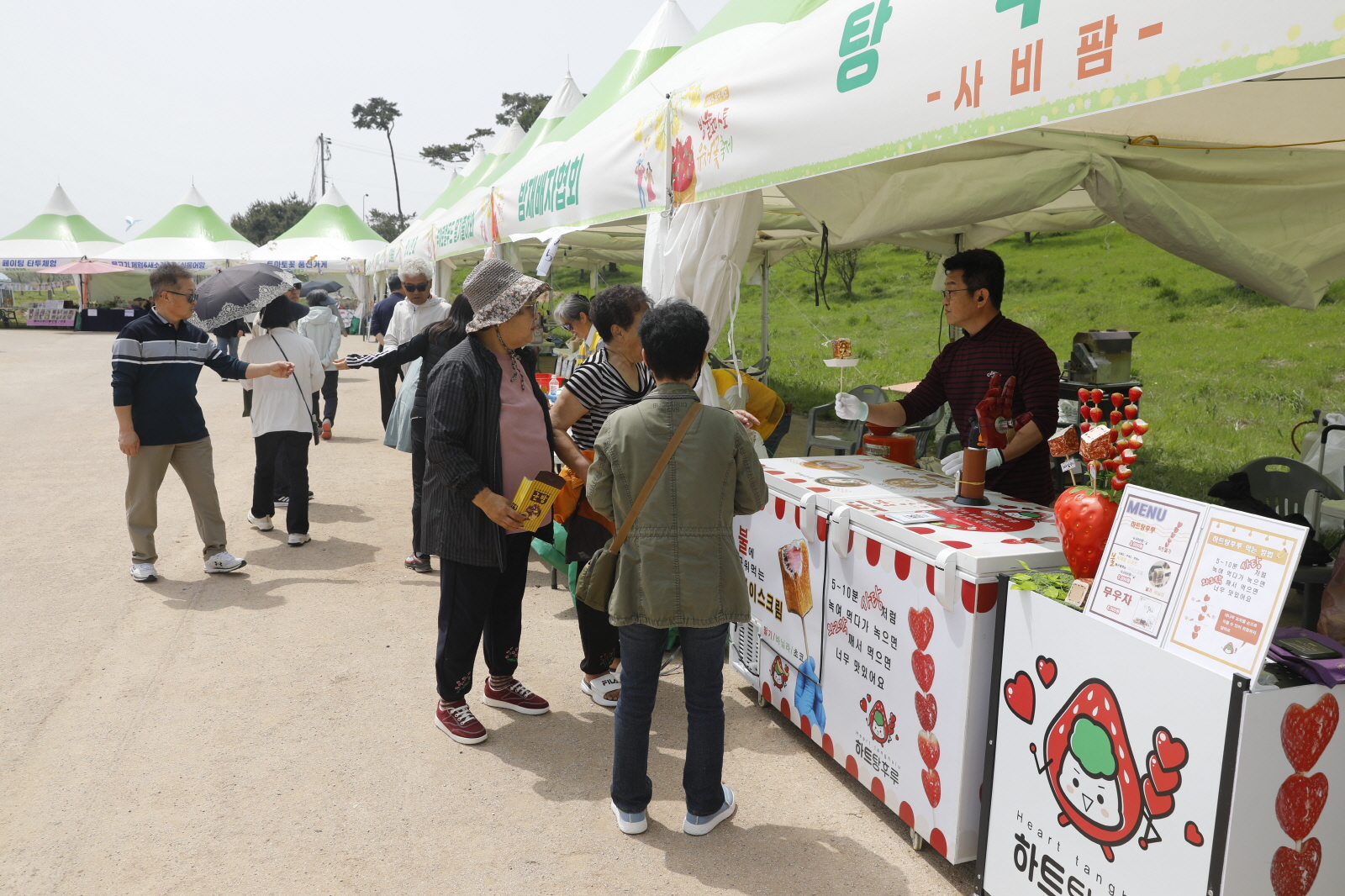 부여군, 봄 축제 현장서 직거래장터 운영