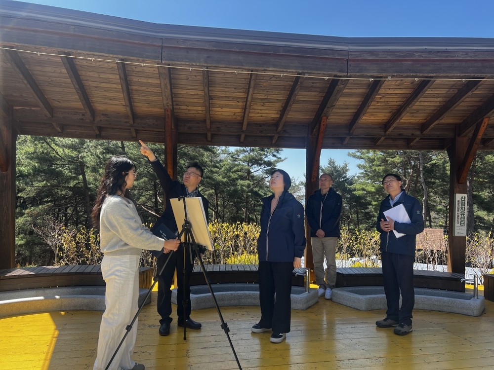 김현미 거창군수 권한대행, 힐링랜드 하늘구비길 현장 점검·개방 준비 박차