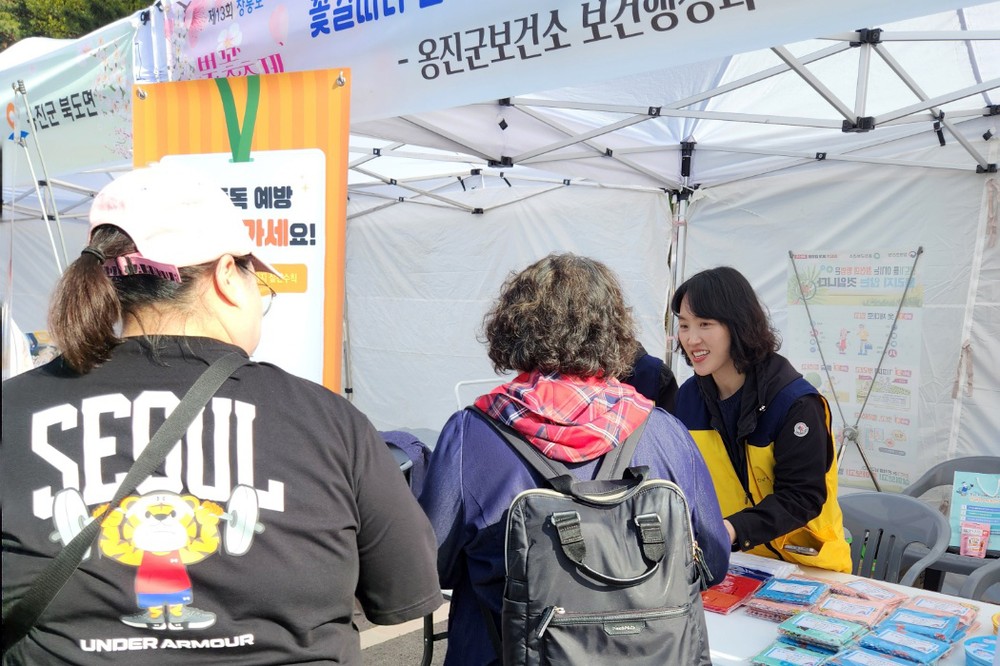 옹진군, 장봉도 벚꽃축제서 감염병 예방 캠페인 실시