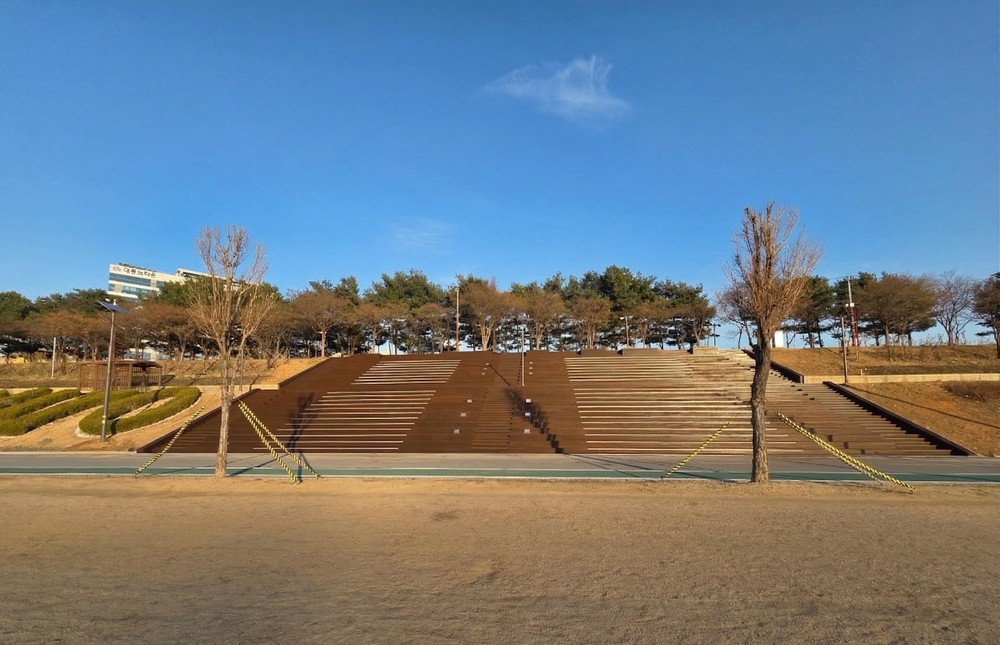 구로구, 안양천에 ‘계단형 제방 휴게공간’ 조성