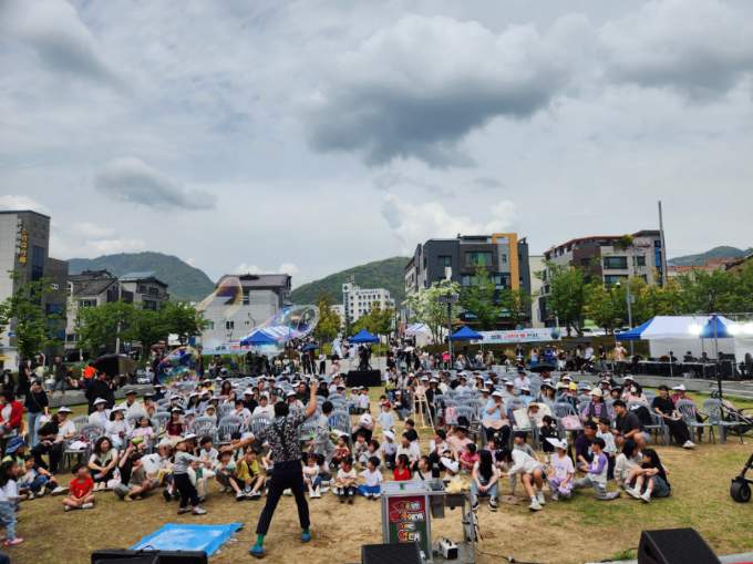 창원에 울려 퍼진「고향의 봄」 시민 참여로 완성한 100년