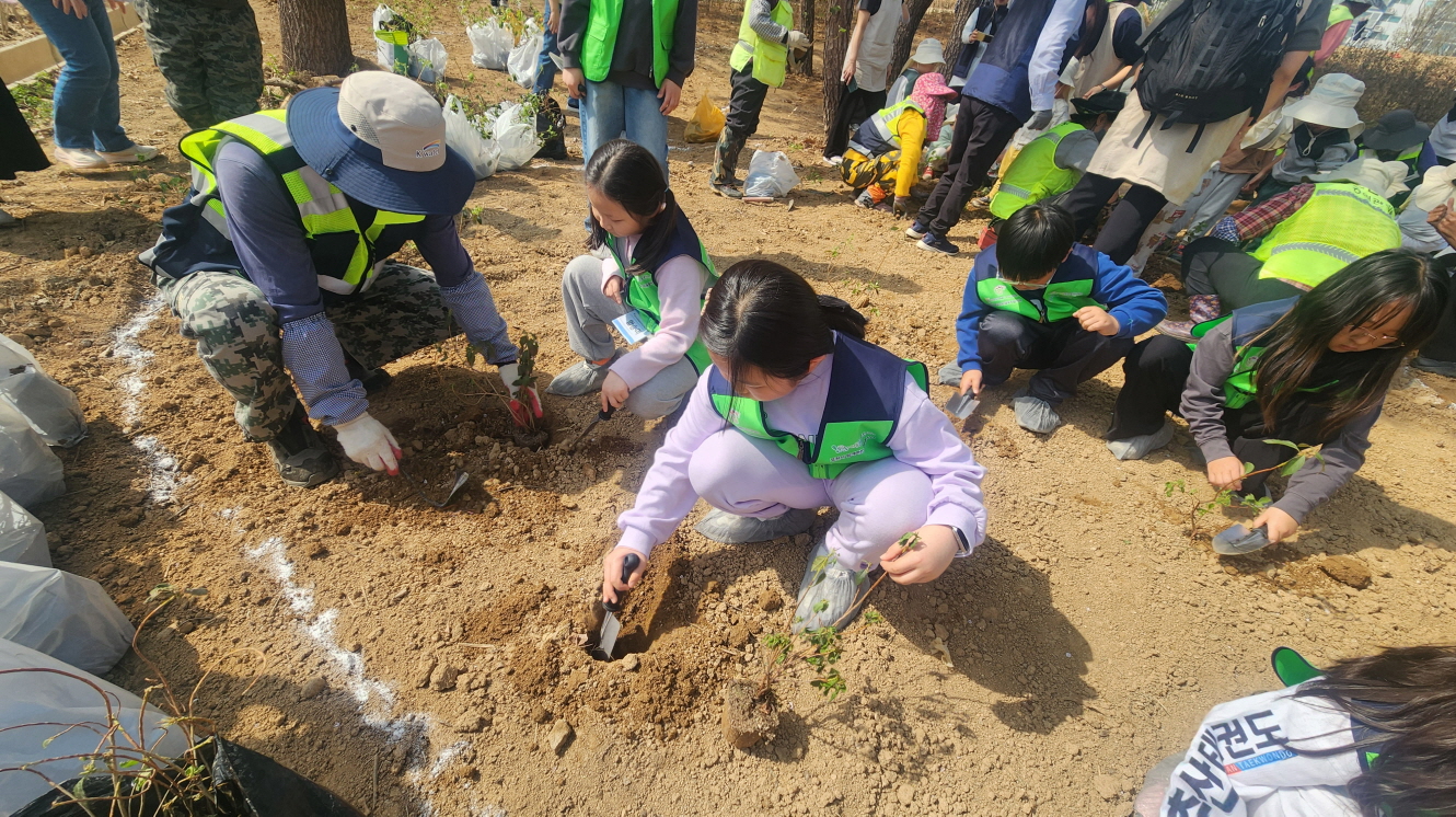 ‘손에 흙을, 마음에 초록을’ 포천시, 우리동네 꿈동산 ‘태봉공원 초록꿈 프로젝트’ 진행