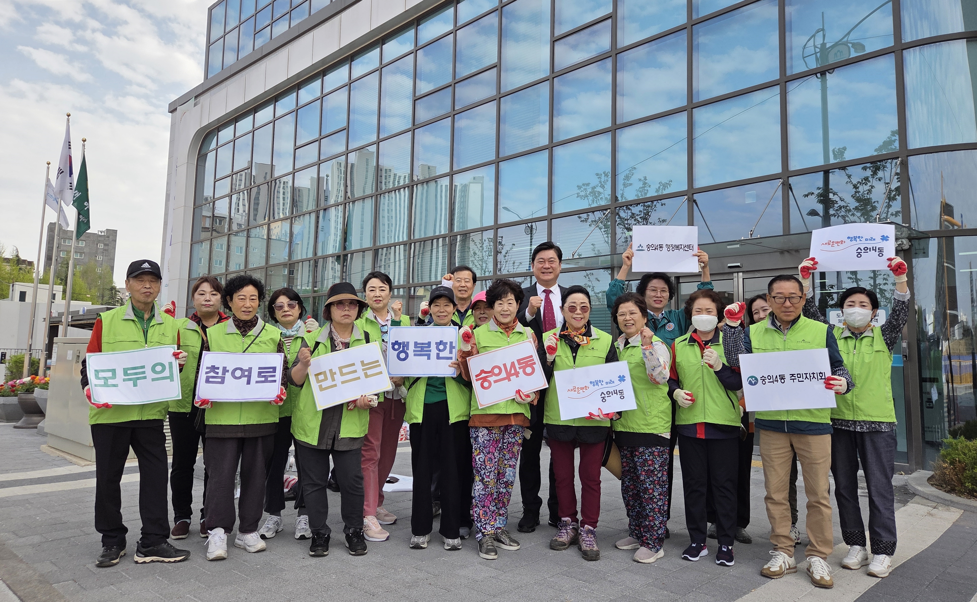 숭의4동 주민자치회, 관내 쉼터 의자 보수 작업 실시