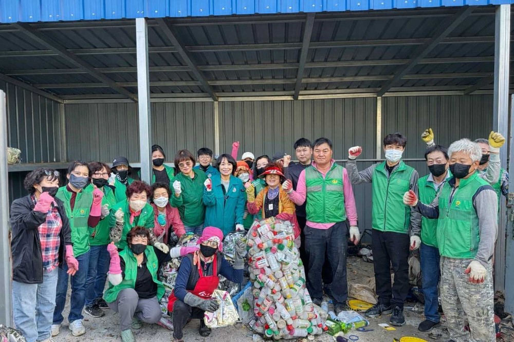 밀양시 상남면 새마을지도자회·부녀회, 재활용품 분리수거 환경정비 실시