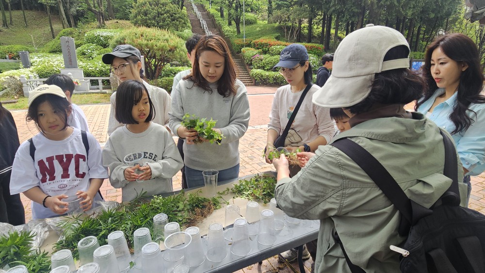 고성군청소년방과후아카데미, 토요체험활동 「가족과 함께하는 남산공원 플로깅 활동」운영