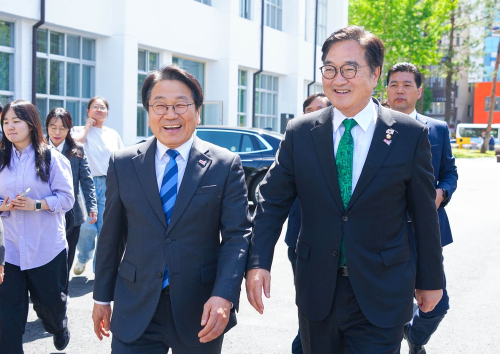 우원식 의장·강기정 시장, 복원 옛 전남도청 방문
