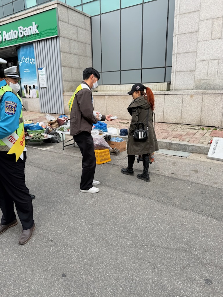 홍천군, 불법주정차 근절 위한 교통안전 캠페인 실시