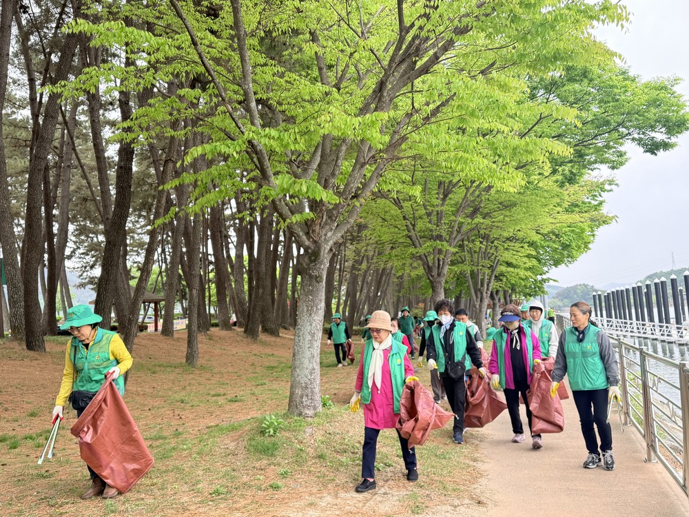 하동군 새마을지회, 새마을의 날 기념식 개최..줍깅운동도 함께