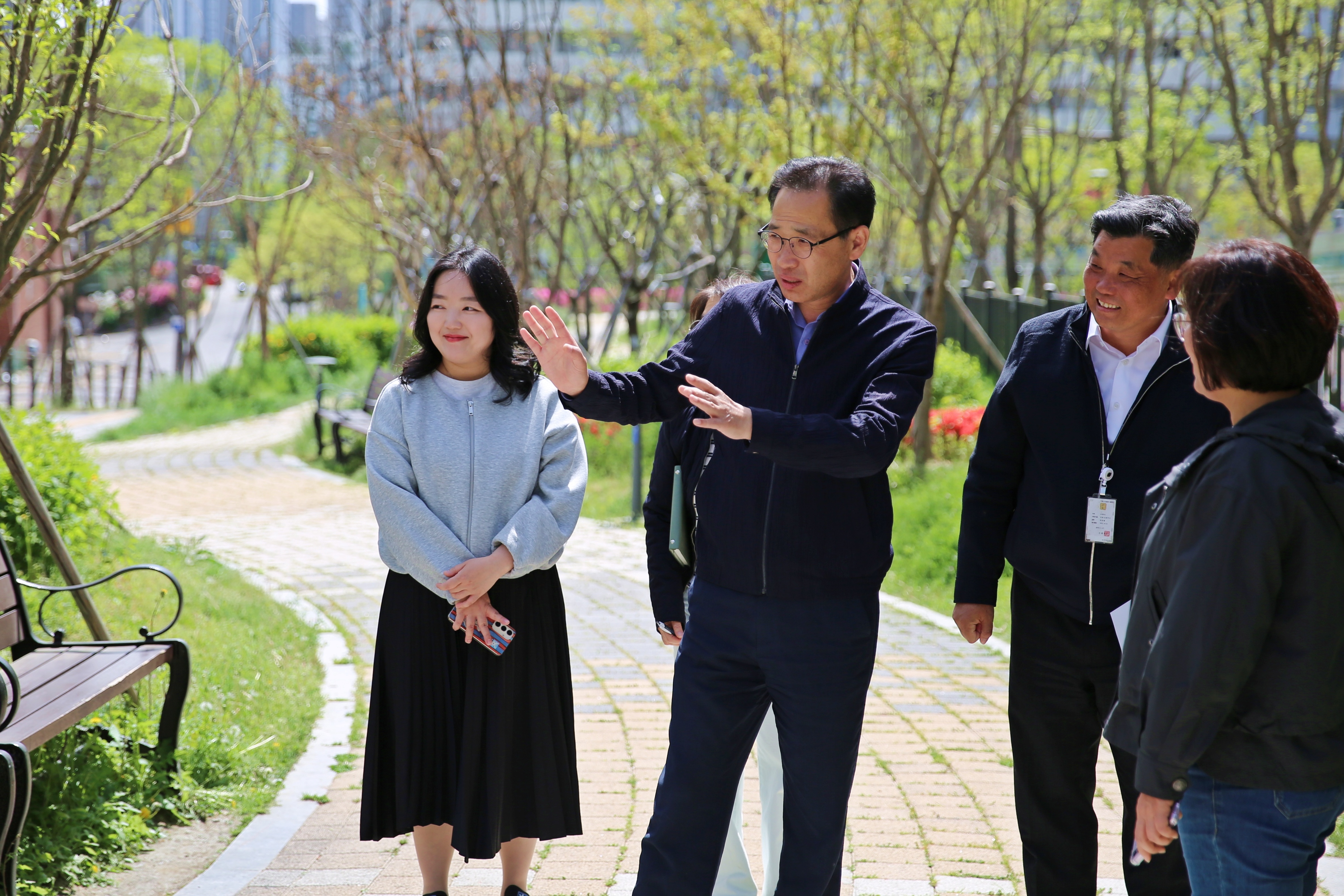 수원시 장안구, “폭싹 담았수다! 민원 현장 점검” 포레나북수원아파트 인근 녹지관리 개선 추진
