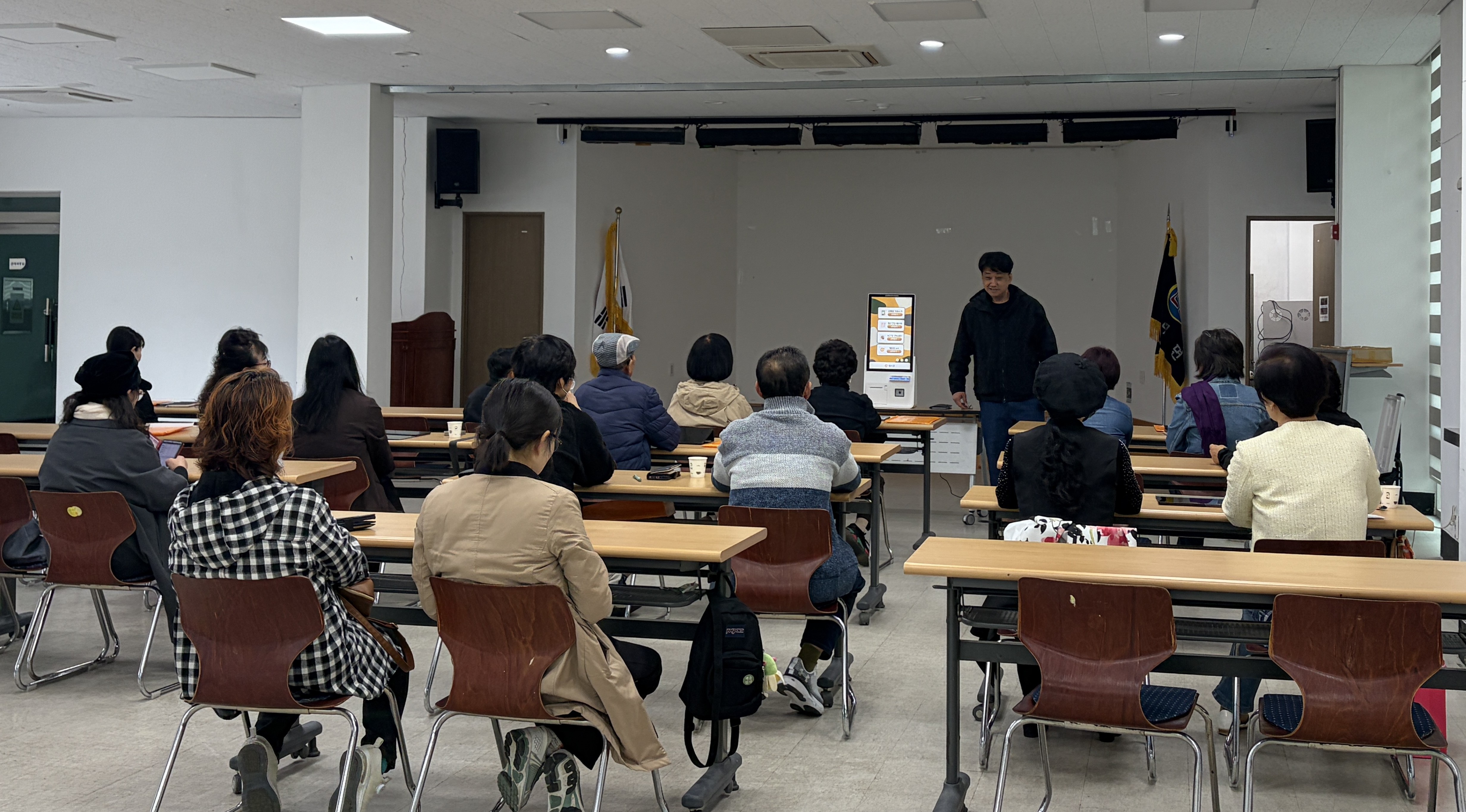 “키오스크 주문, 이제 우리도 할 수 있어요!” 달리는 디지털 학당 열기 가득