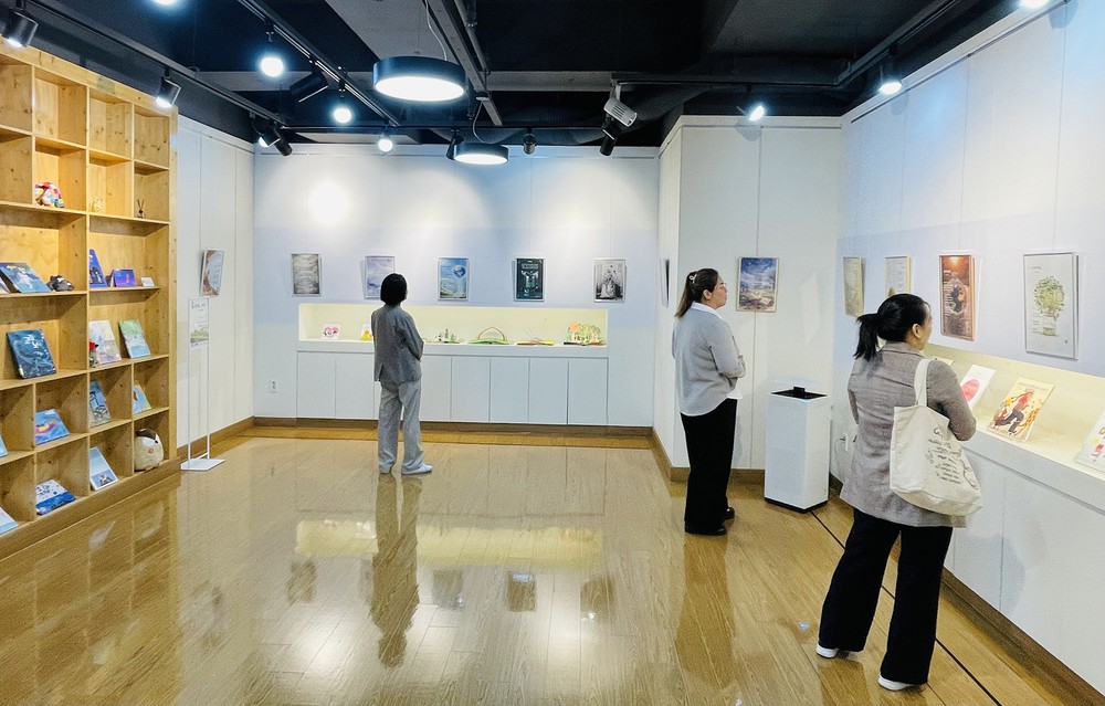 동두천 꿈나무정보도서관, 생성형 AI 시화전 ‘안녕, 지구’ 운영