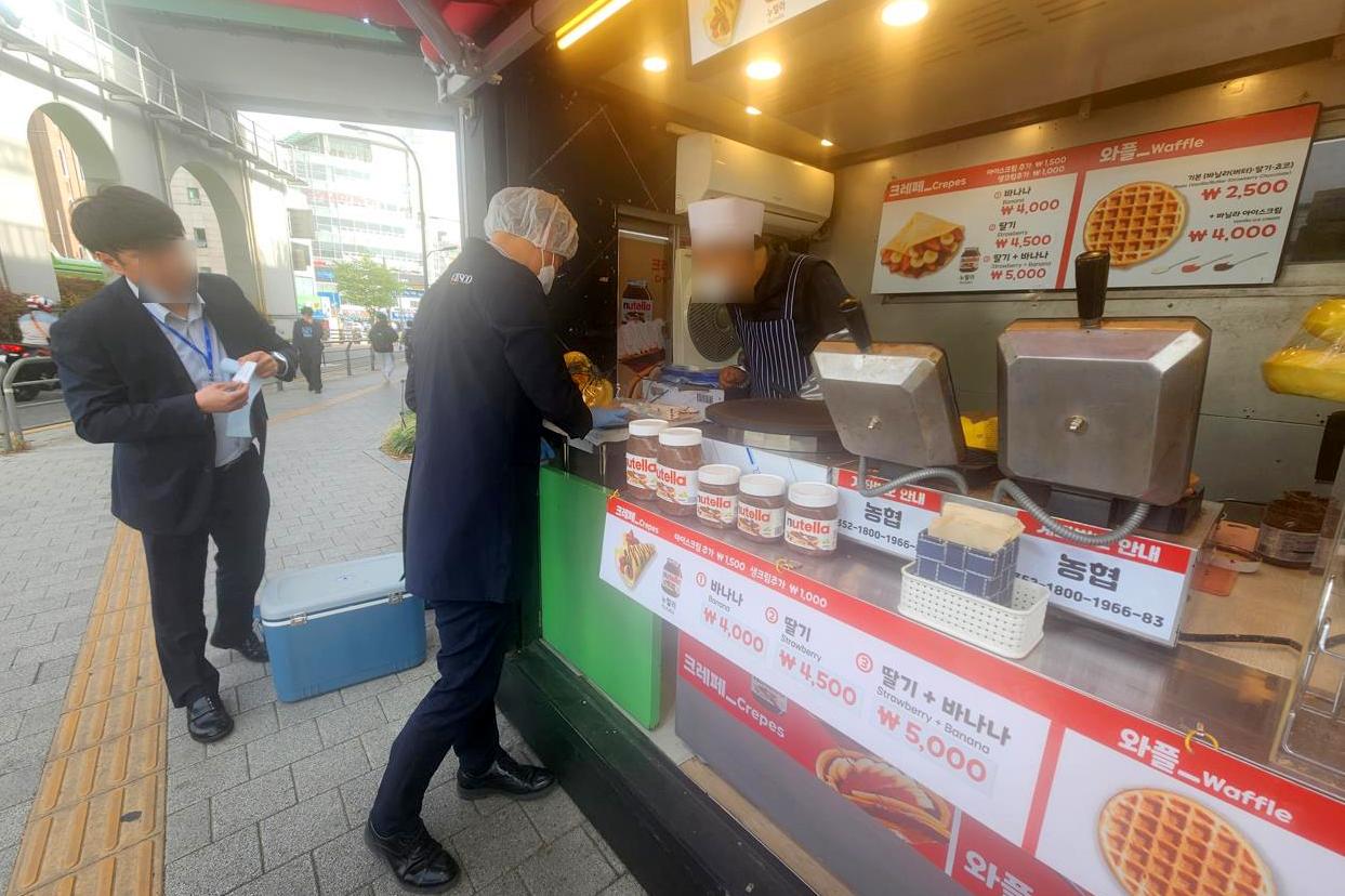 '여름철 식중독 선제 차단' 서대문구 거리가게 위생점검