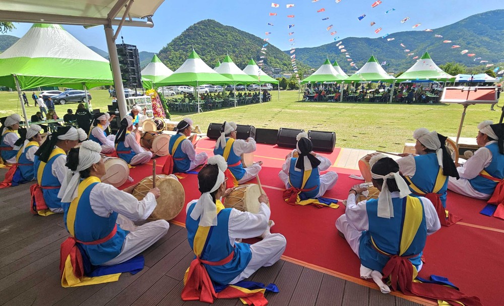 밀양시 산외면 청년회, ‘2026 산외면민 경로잔치’ 성황리 개최