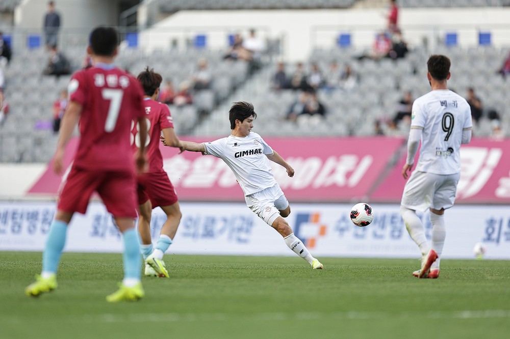 김해FC2008 용인FC에 1-4 패… 후반 맹공에도 결정력 아쉬워