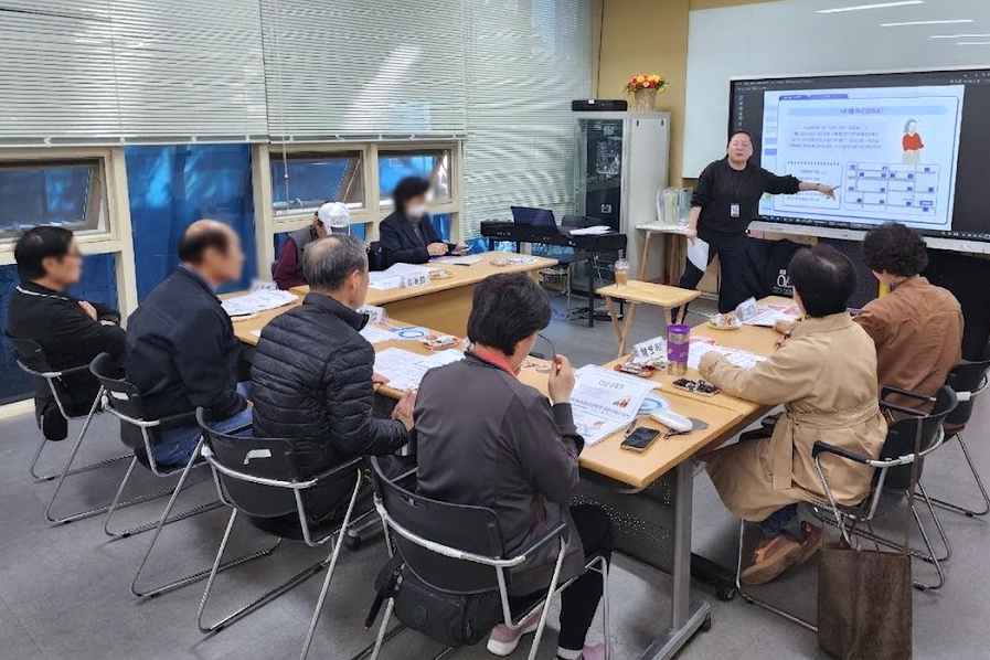 ‘치매 돌봄 고민, 집 근처에서 해결’… 은평구, 치매 가족 지원 사업 확대 운영