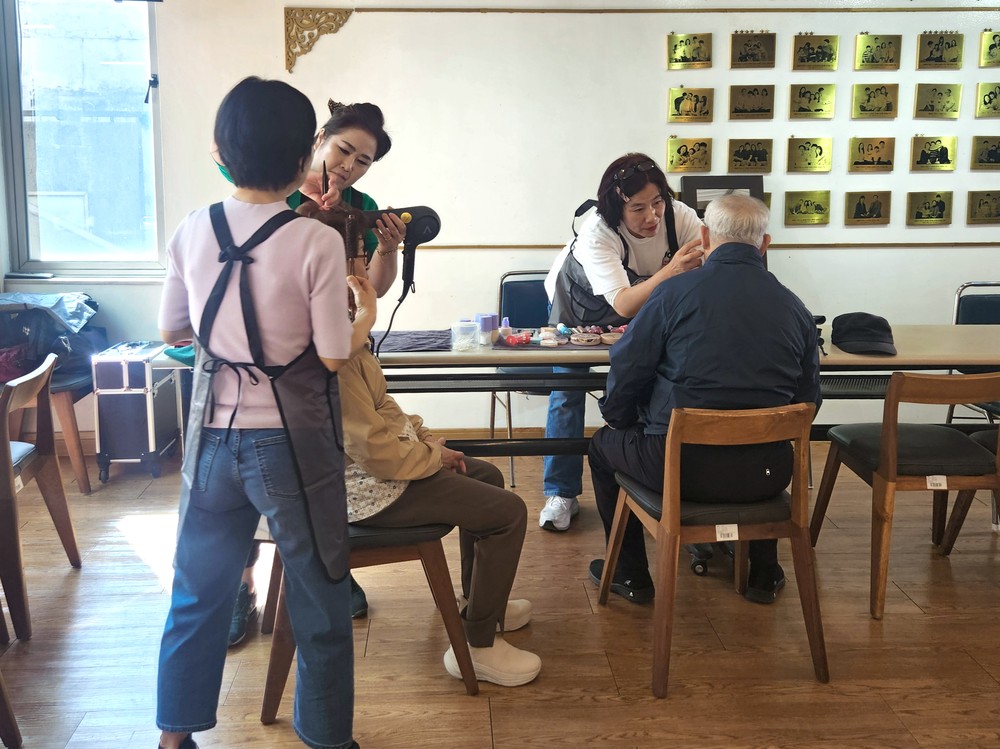 “오늘의 미소를 오래도록”… 은평구 불광1동, 독거어르신 장수 사진 촬영
