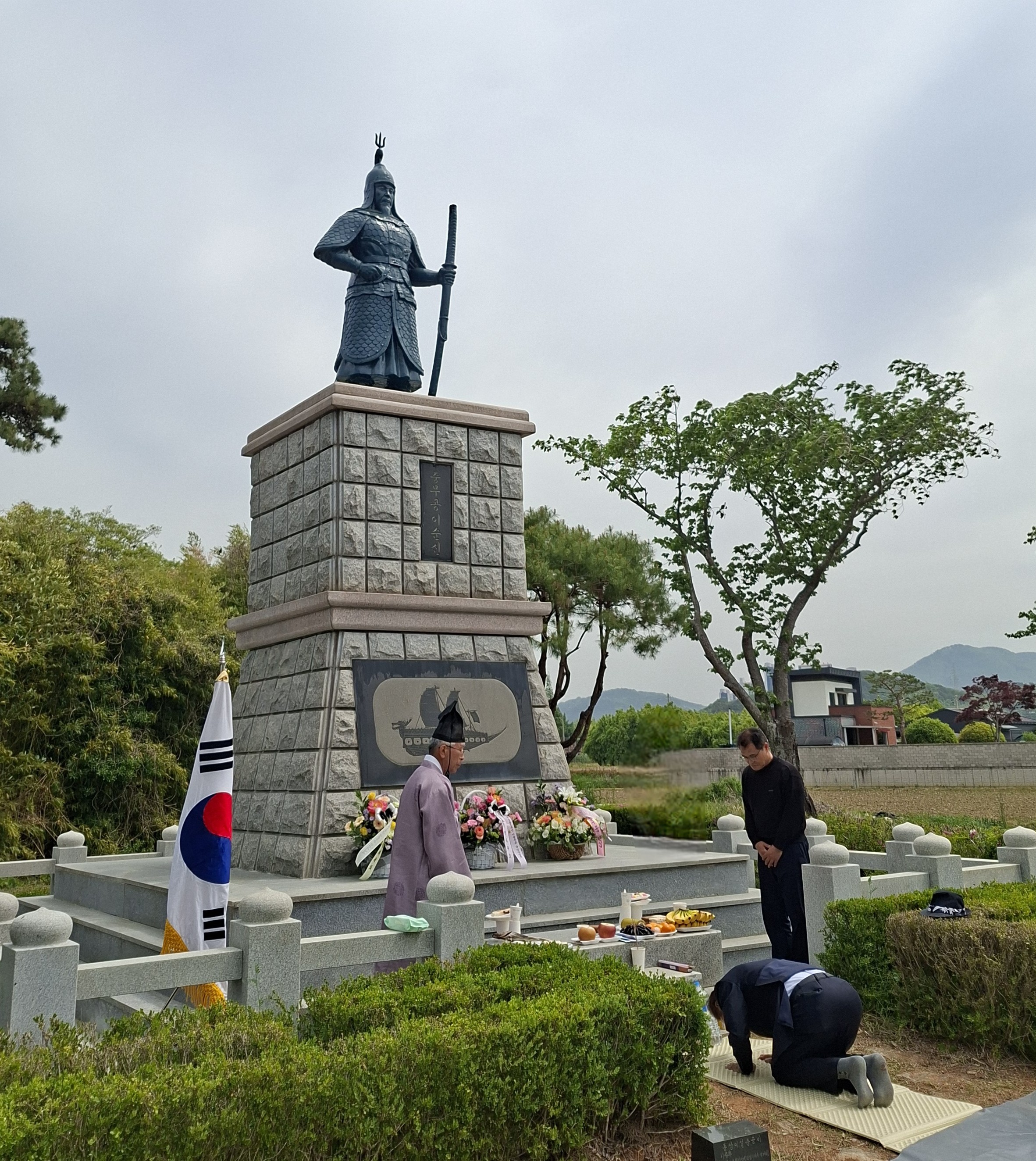 대한노인회 사천시지회 용현면분회, 이충무공 탄신 제481주년 기념제 개최