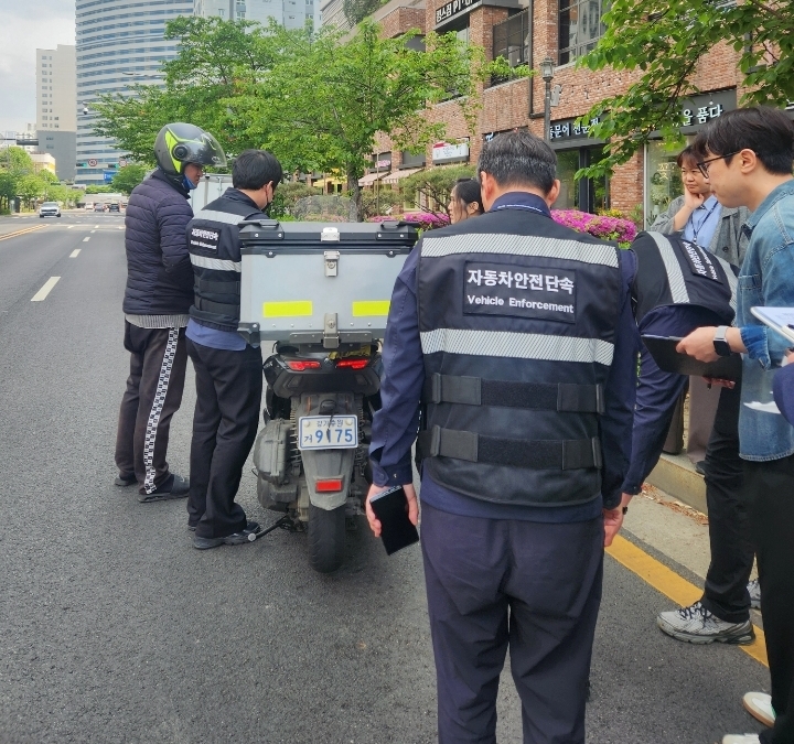 영통구, '법규위반 이륜자동차' 유관기관 합동단속 실시