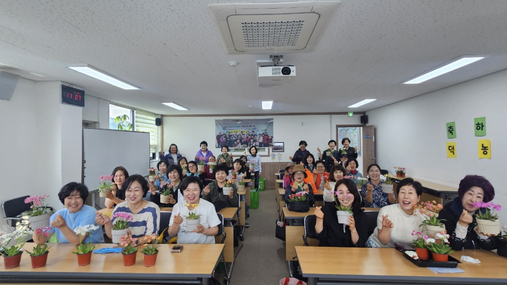 예산군농업기술센터, 꽃과 함께한 힐링 시간… 여성농업인 생활원예 교육 성료