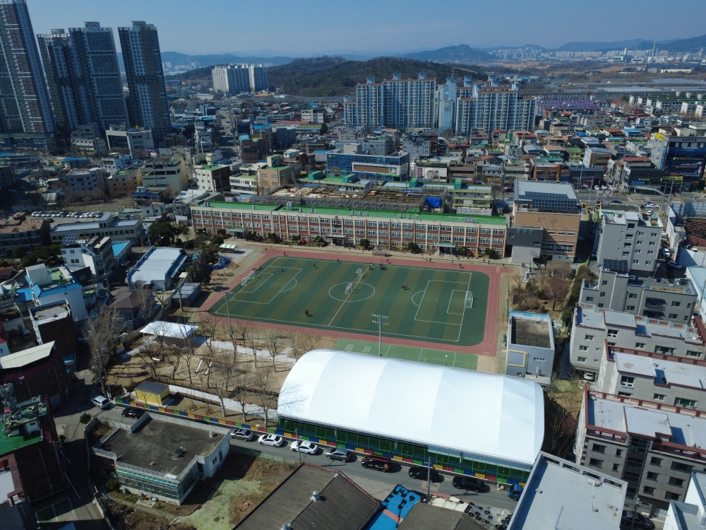 FIFA 규격에 지붕까지! 화원초에 달성군 ‘최대’ 풋살장 상륙
