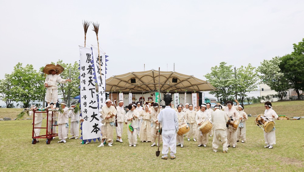 이팝꽃 아래, 경산시 대표 무형유산 합동 공연 개최