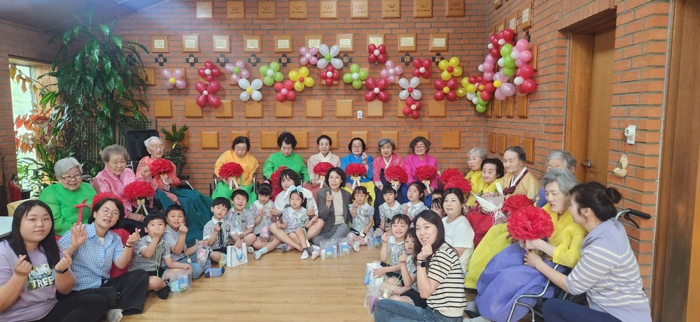 아이들의 손끝에서 피어난 효(孝)