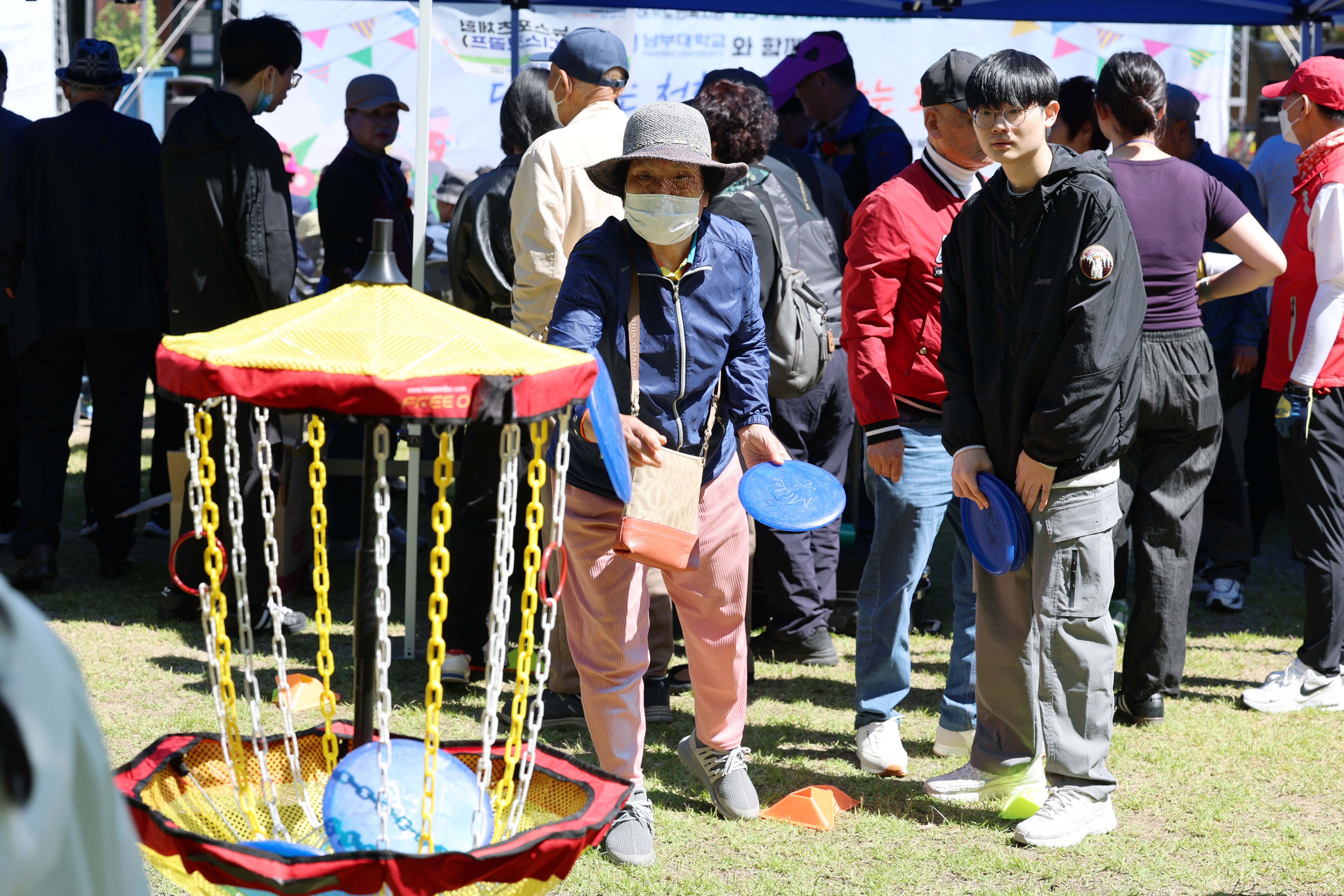 “다시 뛰는 청춘” 더불어락노인복지관 어버이날 행사 성료