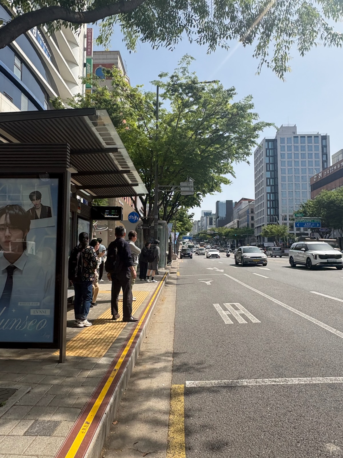 강남구, 버스정류소 50곳에 경계석 미끄럼방지 시설 설치 완료