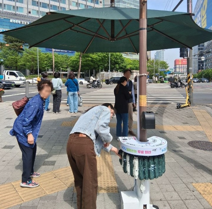 서초구, 서리풀양산 스마트 대여 서비스 확대… 폭염종합대책 본격 가동!