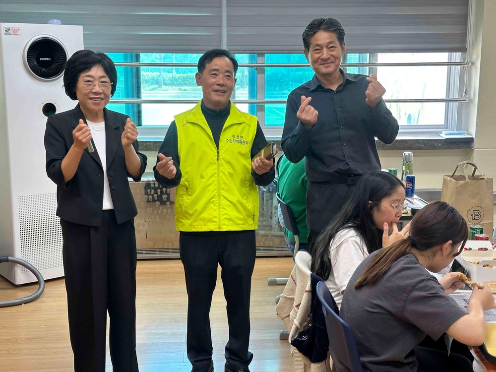 청산면 주민자치위원회, 청산중학교에 ‘사랑의 격려 간식’ 전달