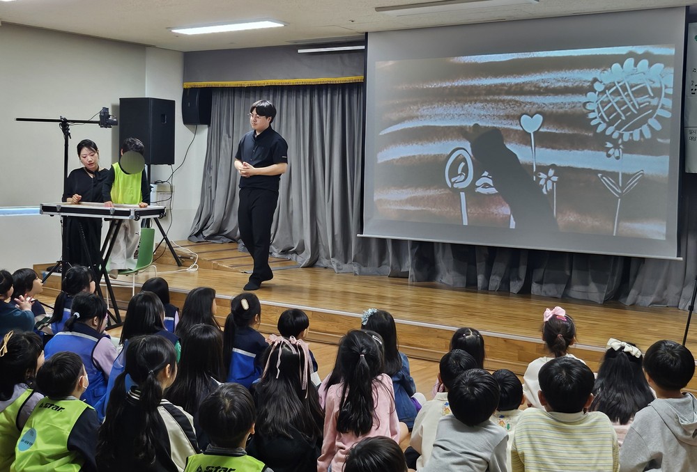 아동돌봄오산센터, 찾아가는 문화예술체험 ‘모래로 그린 음악동화 어린왕자’ 운영