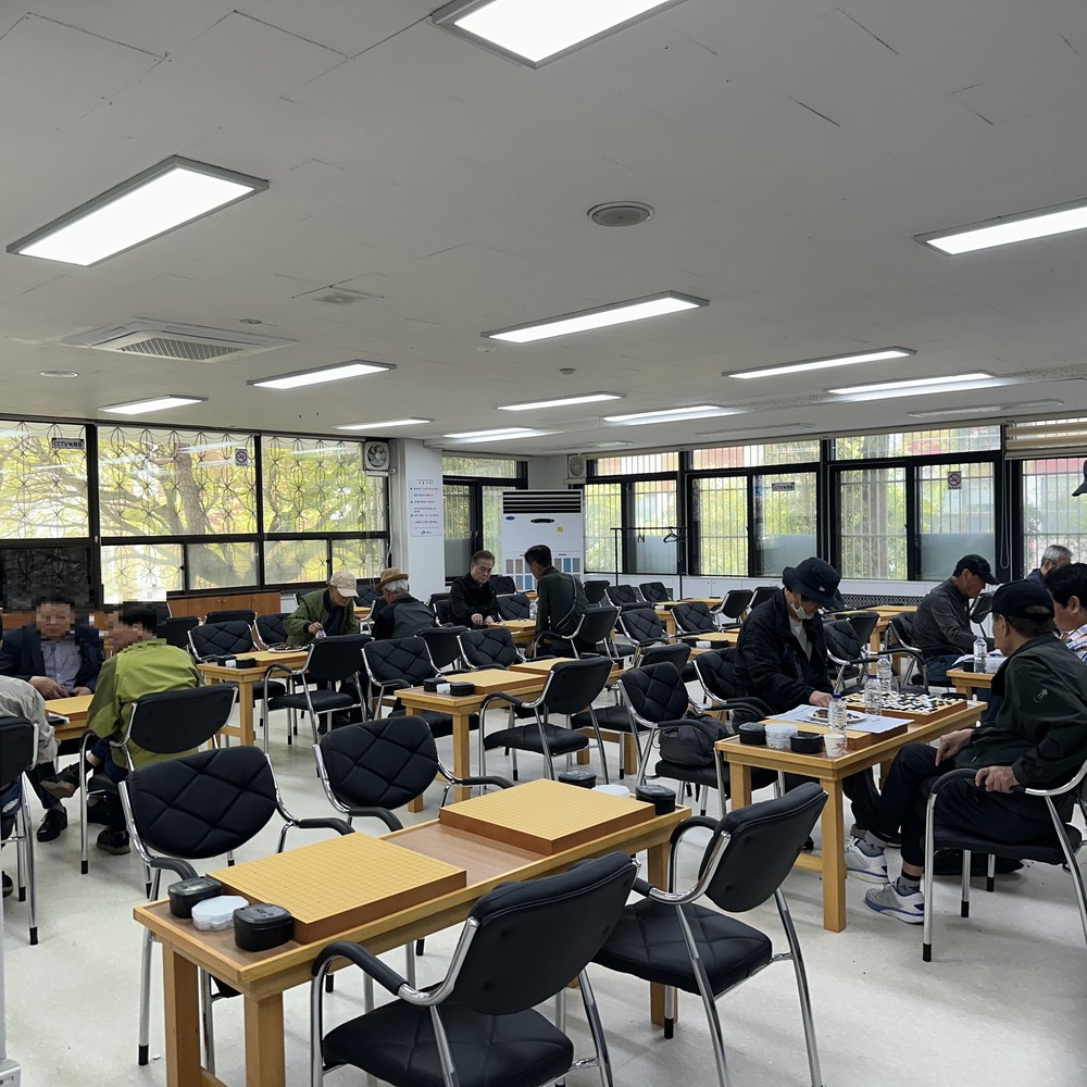 광진구, 옛청사 ‘어르신 바둑쉼터’ 운영… 더위 잊는 여가 공간 제공