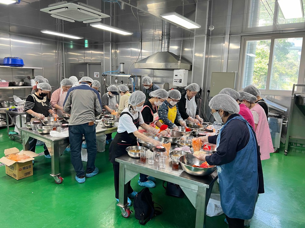 동해시, 전통의 맛 잇는 ‘찹쌀고추장 담그기’ 체험행사 성료