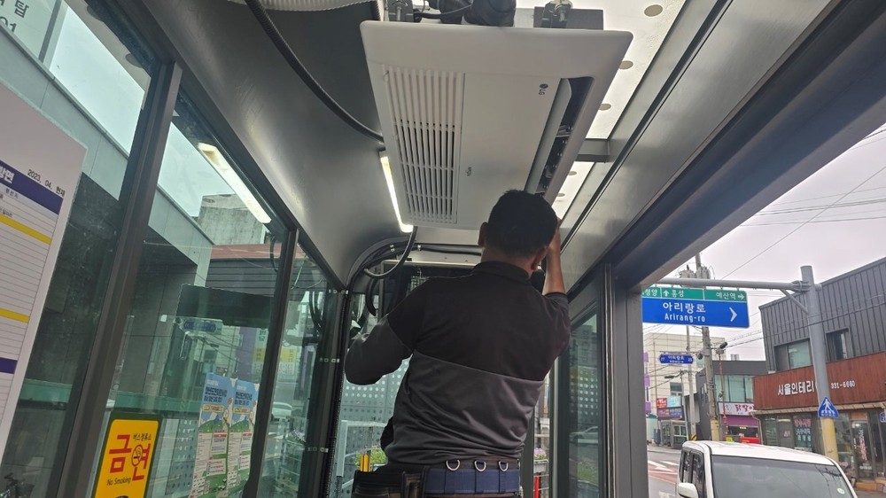예산군, “버스승강장 냉방기 필터 청소 완료”